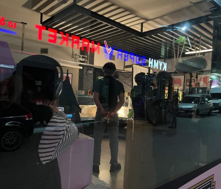 MV5BMDA4NTFkYTEtOWFlNS00MmEwLTkxMTgtMWZkMGIzNjk3MzNhXkEyXkFqcGc@._V1_FMjpg_UX1080_